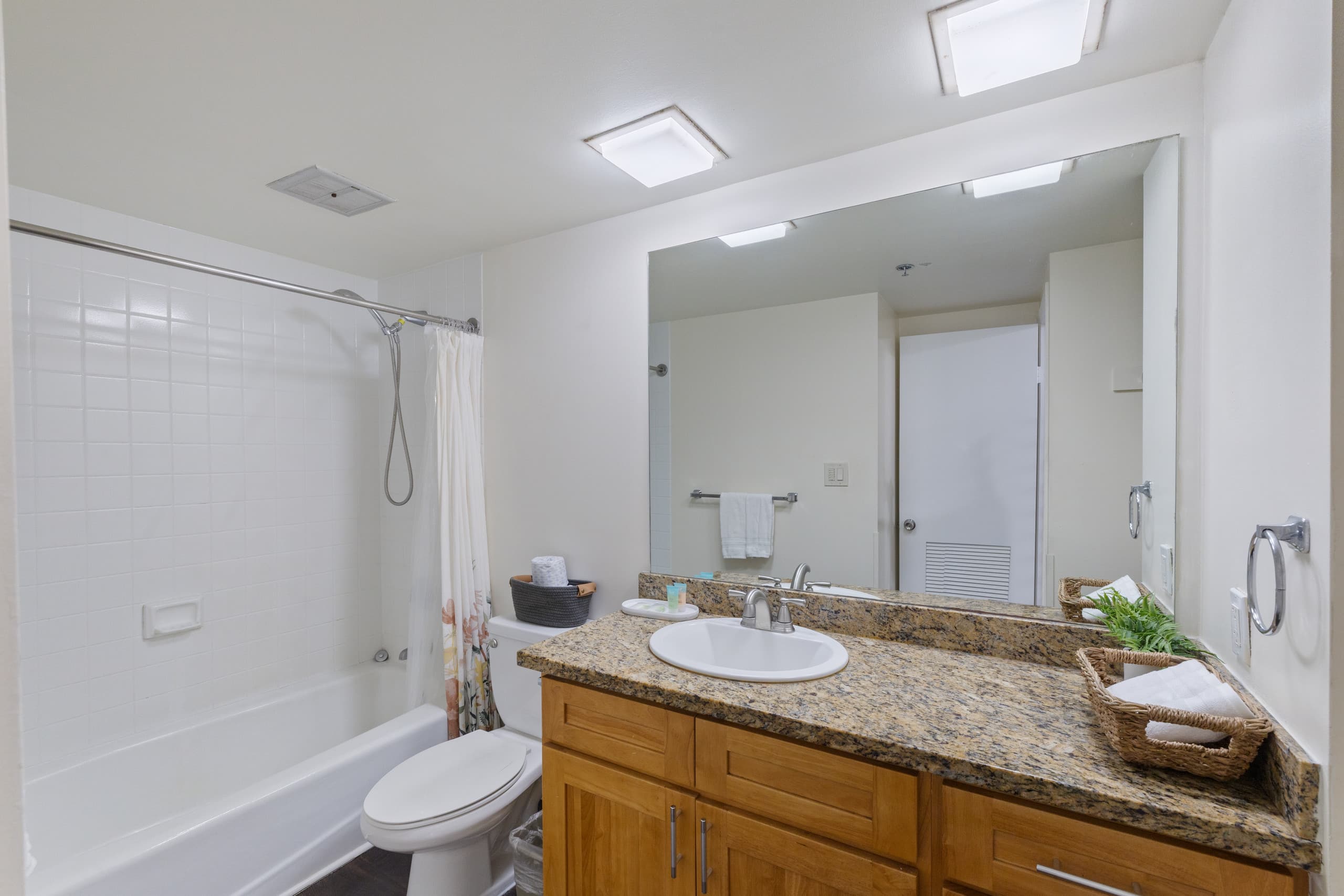 Hotel in Honolulu · ★4.75 · 1 bedroom · 1 bed · 1 private bath - Image 13