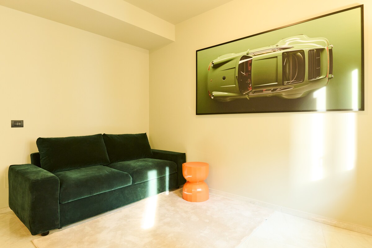 Top performing Airbnb: "Romeo" Design Suite in Piazza Malvezzi in Desenzano Del Garda