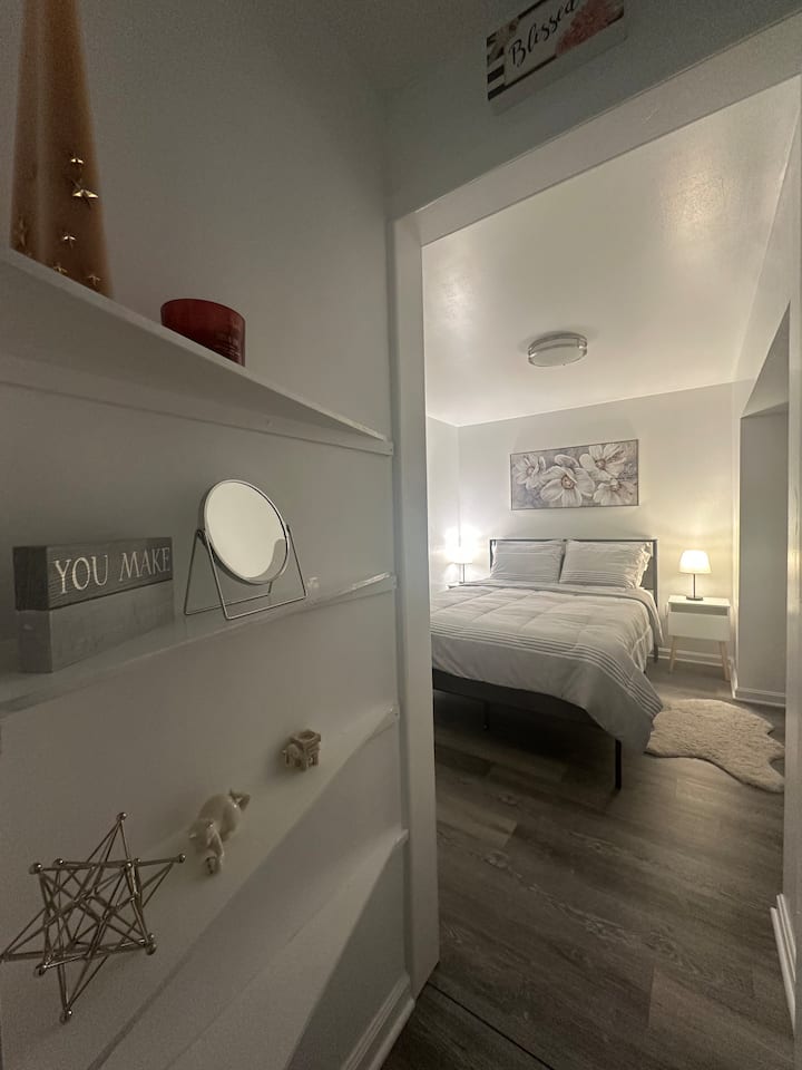 Cozy Room W/work Area & Luxury Shared Bath - Herndon, VA