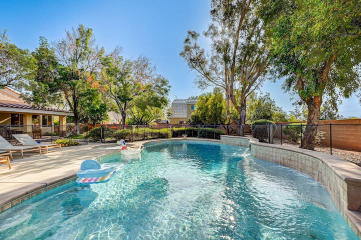 Luxe 6Br Home Large Pool & Grassy Yard RV Parking gallery image 2