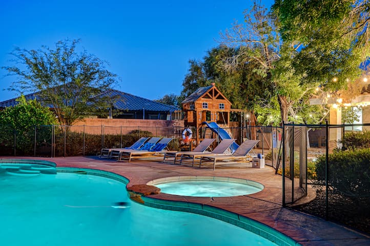 Luxe 6Br Home Large Pool & Grassy Yard RV Parking