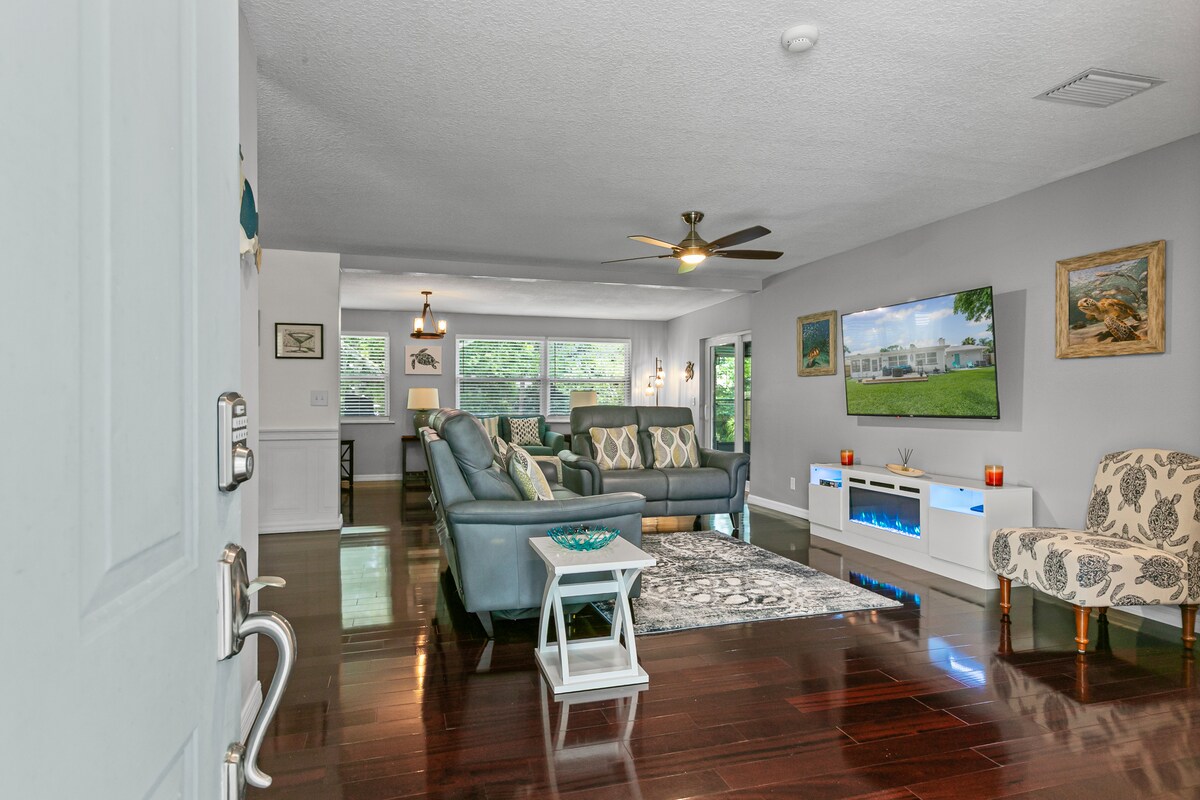 Top performing Airbnb: 10 Minutes to Beach, Eat and Shop! in Deltona / Daytona Beach / Ormond Beach
