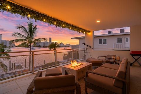 Waterfront Luxe Condo | Walking Distance to Beach