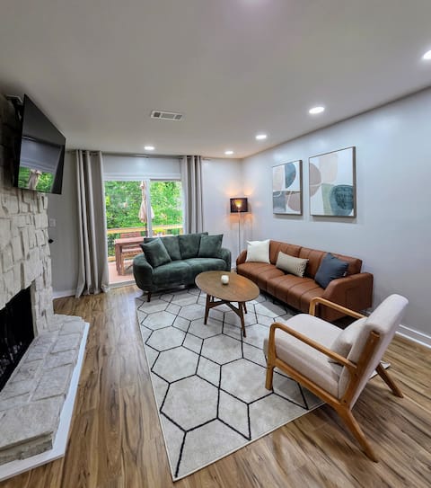 Successful Airbnb property: Stylish renovated 2BR - 5 min drive to Truist Park in Smyrna