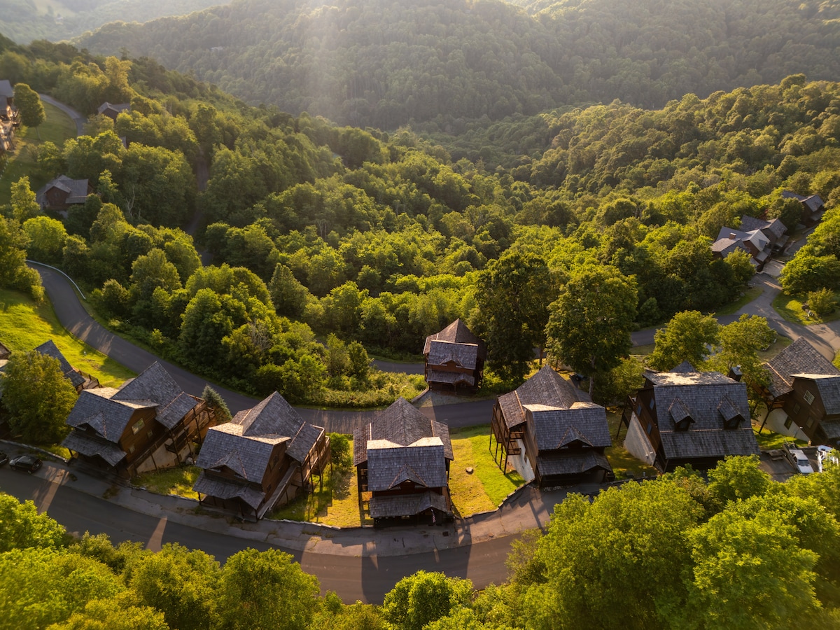 4,300ft Mountain Chalet | Sauna & Views - Houses for Rent in Mars