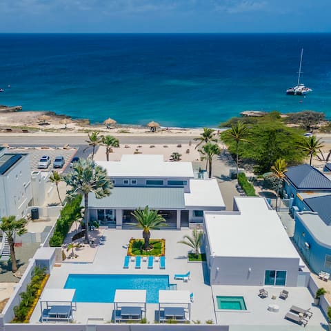 Beachfront Luxury on the Strip  514