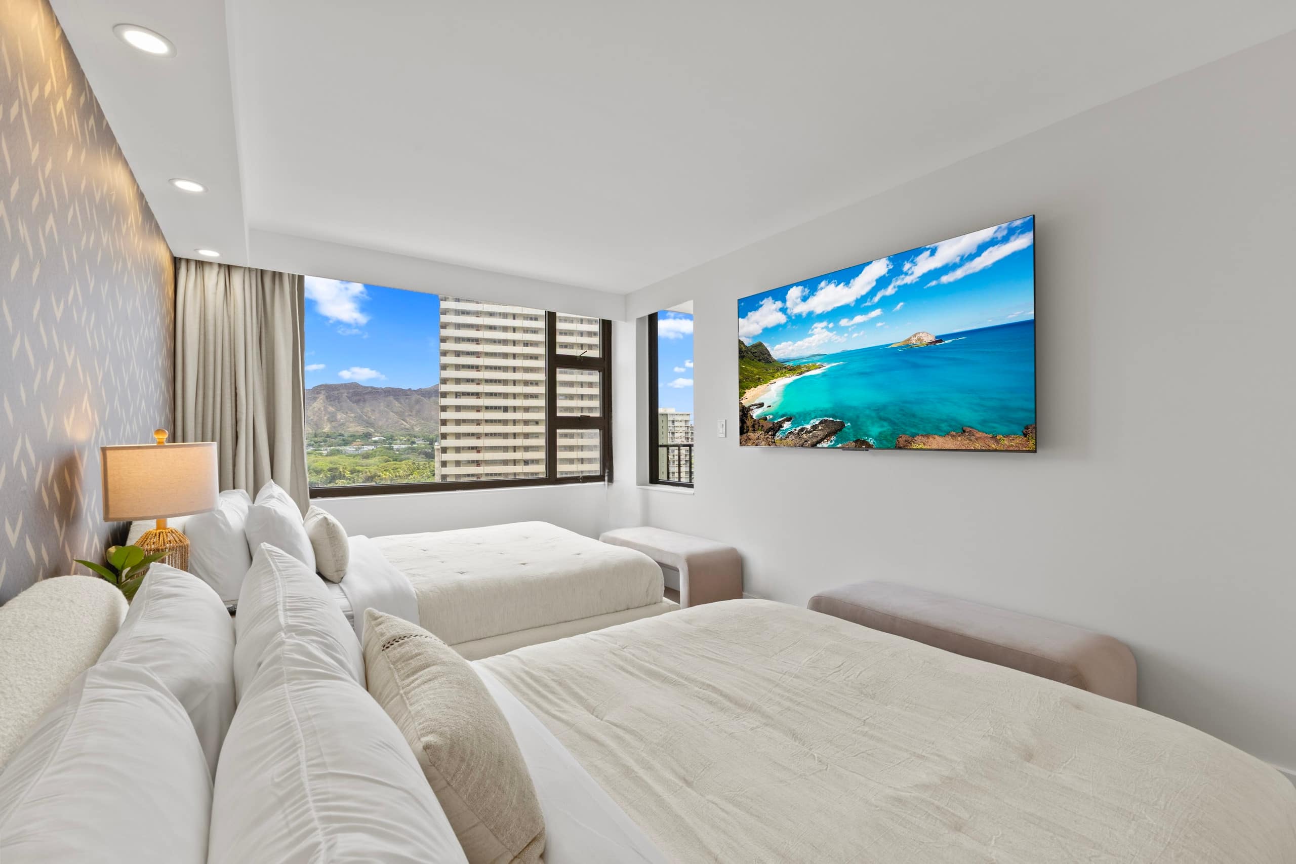 16FL-Upscale Chic Waikiki Banyan 1BR-Free Parking - Image 26