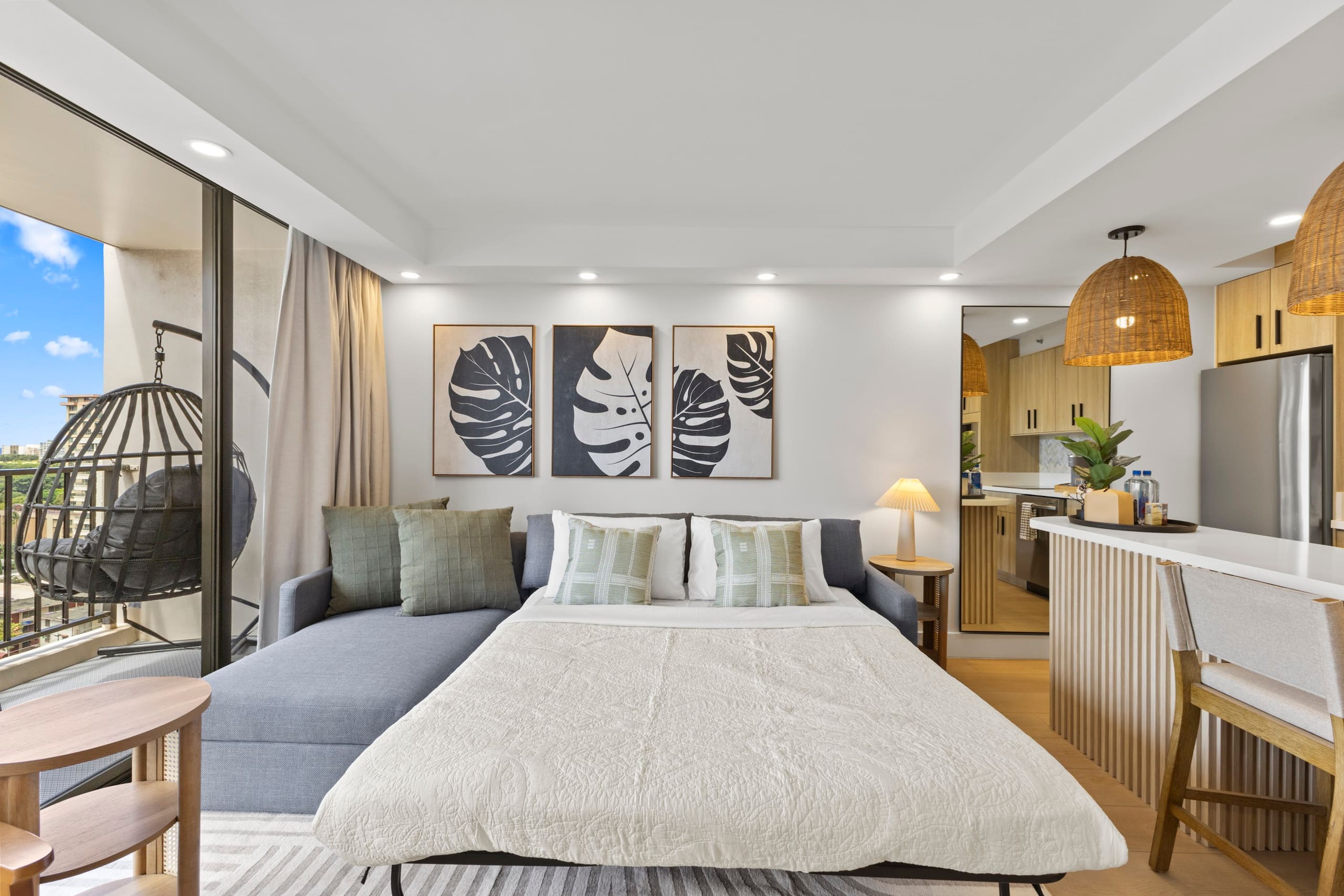 16FL-Upscale Chic Waikiki Banyan 1BR-Free Parking - Image 11