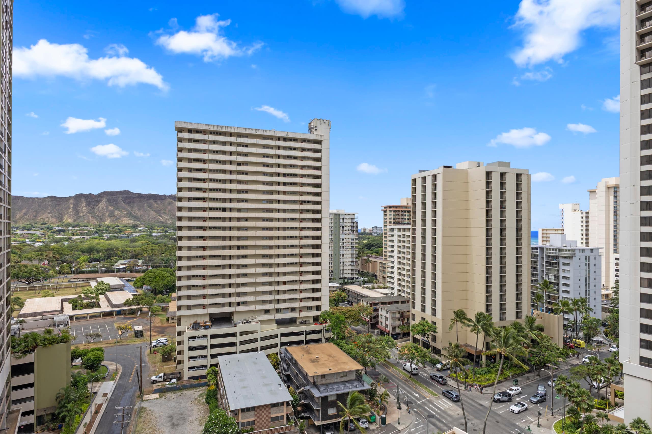 16FL-Upscale Chic Waikiki Banyan 1BR-Free Parking - Image 40
