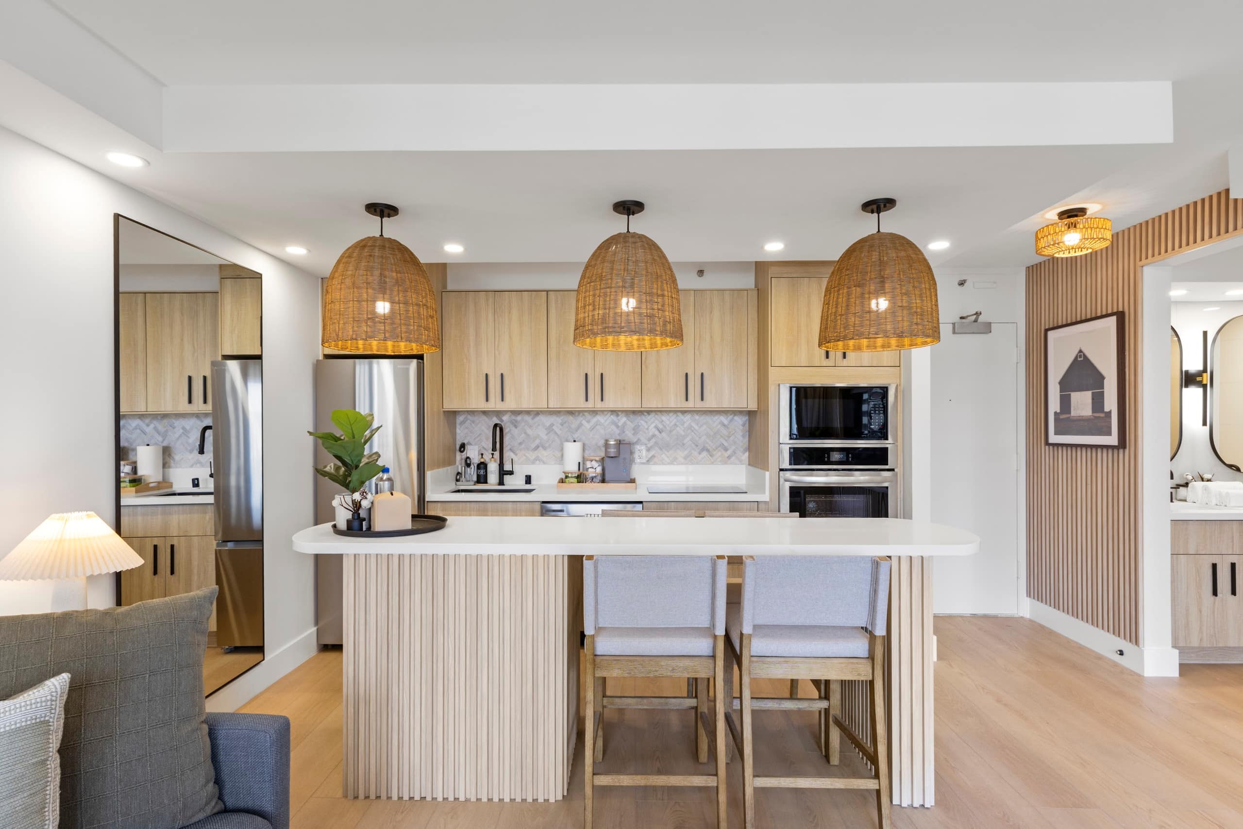 16FL-Upscale Chic Waikiki Banyan 1BR-Free Parking - Image 15