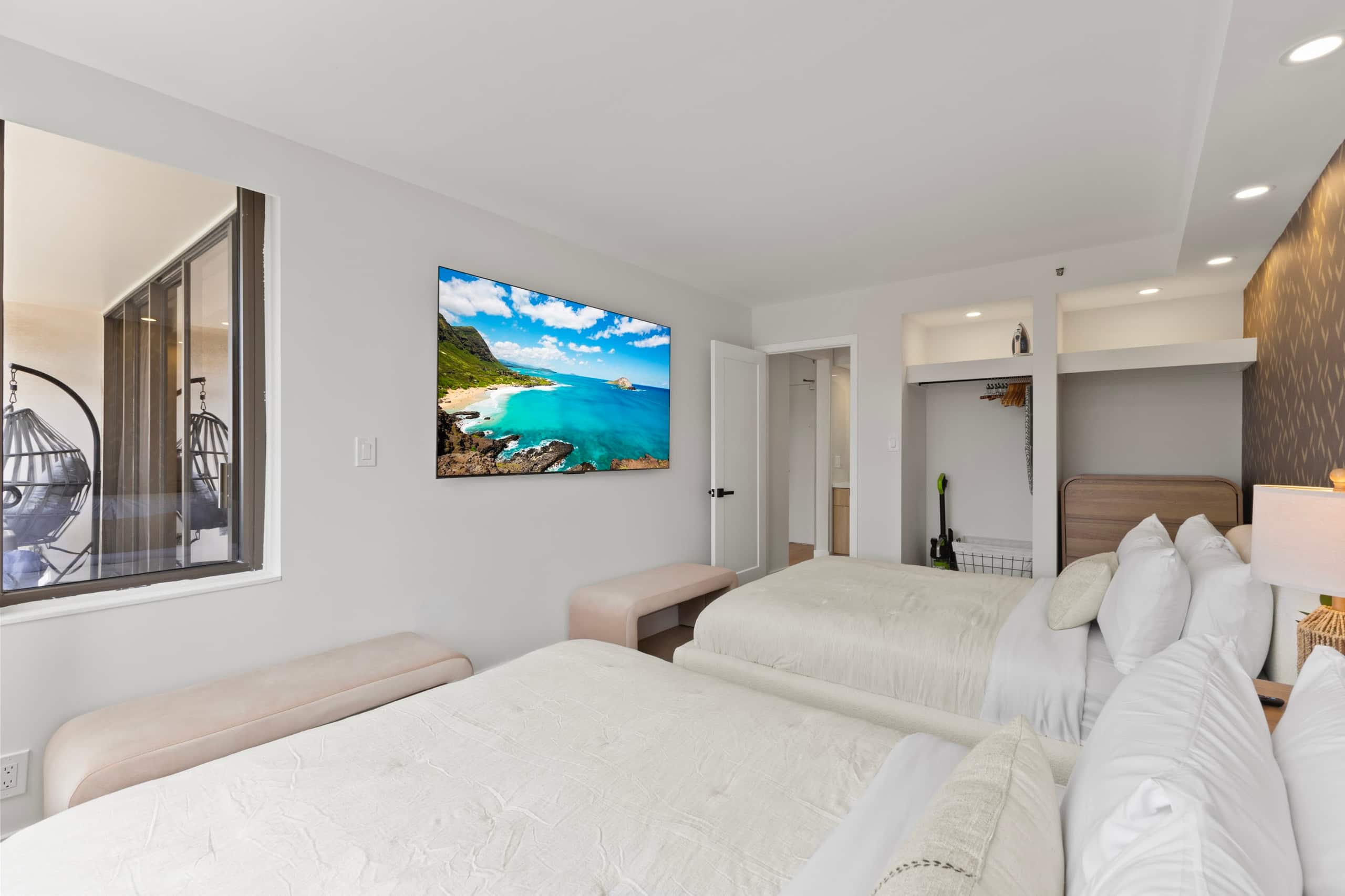 16FL-Upscale Chic Waikiki Banyan 1BR-Free Parking - Image 30