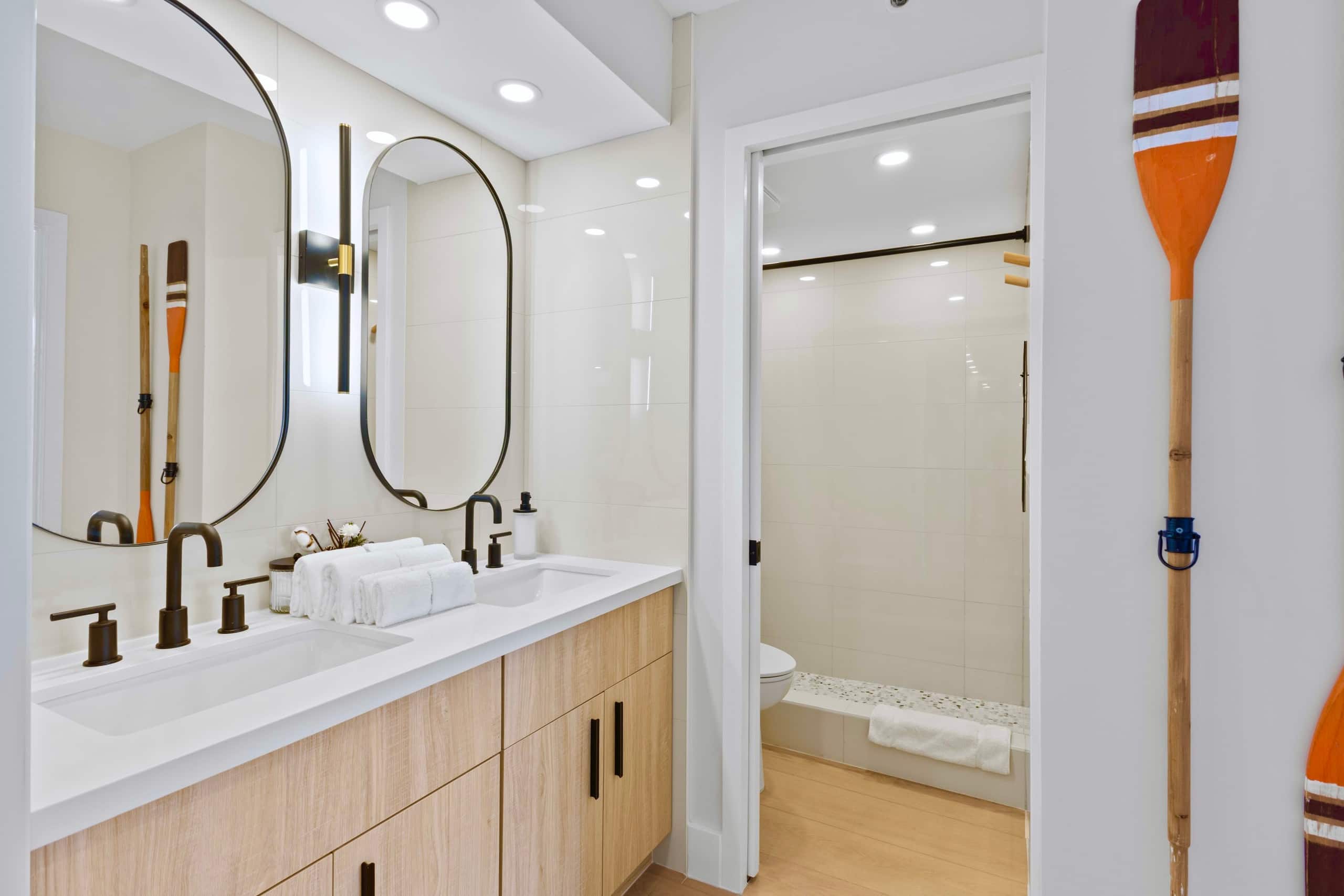 16FL-Upscale Chic Waikiki Banyan 1BR-Free Parking - Image 36