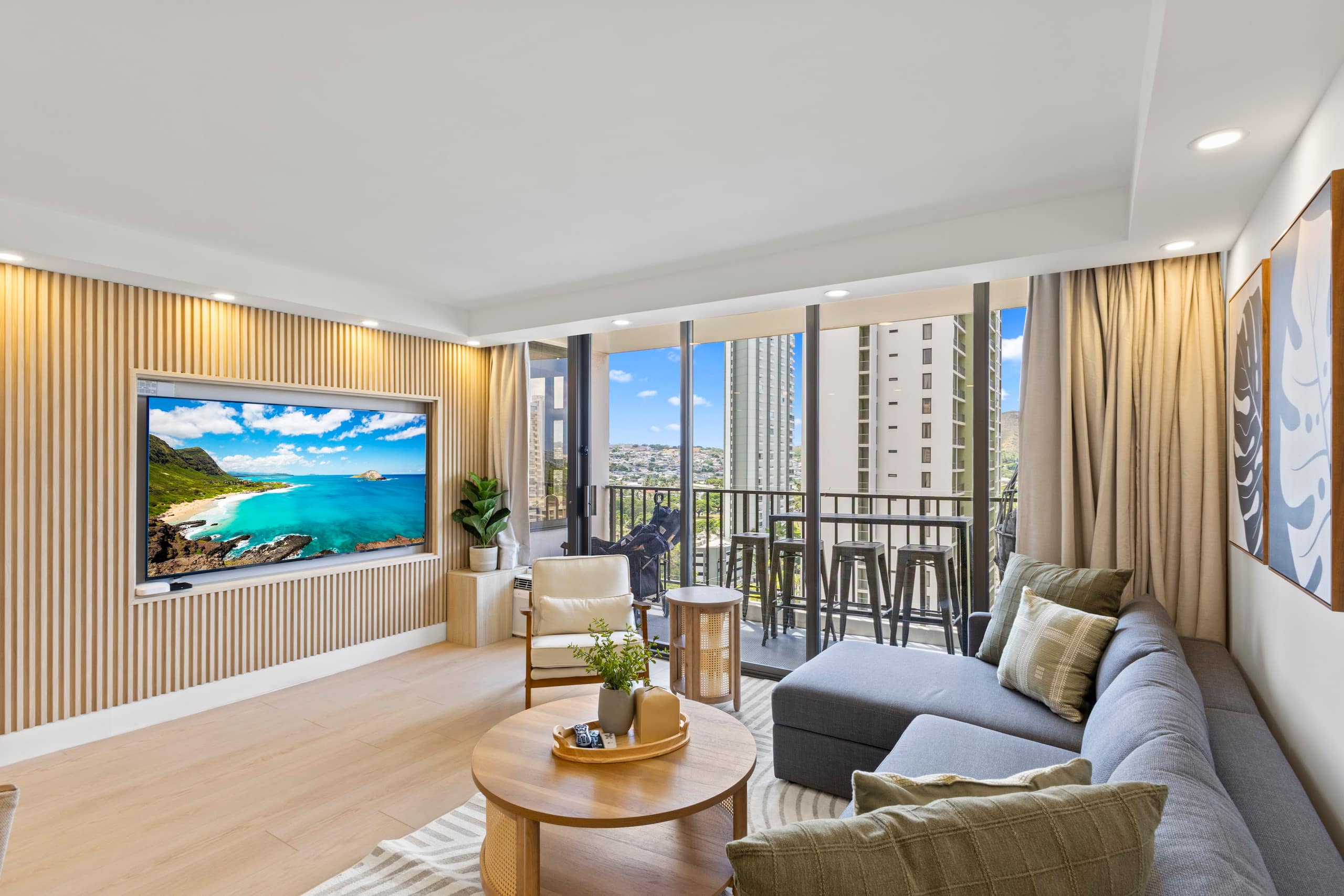 16FL-Upscale Chic Waikiki Banyan 1BR-Free Parking - Image 7