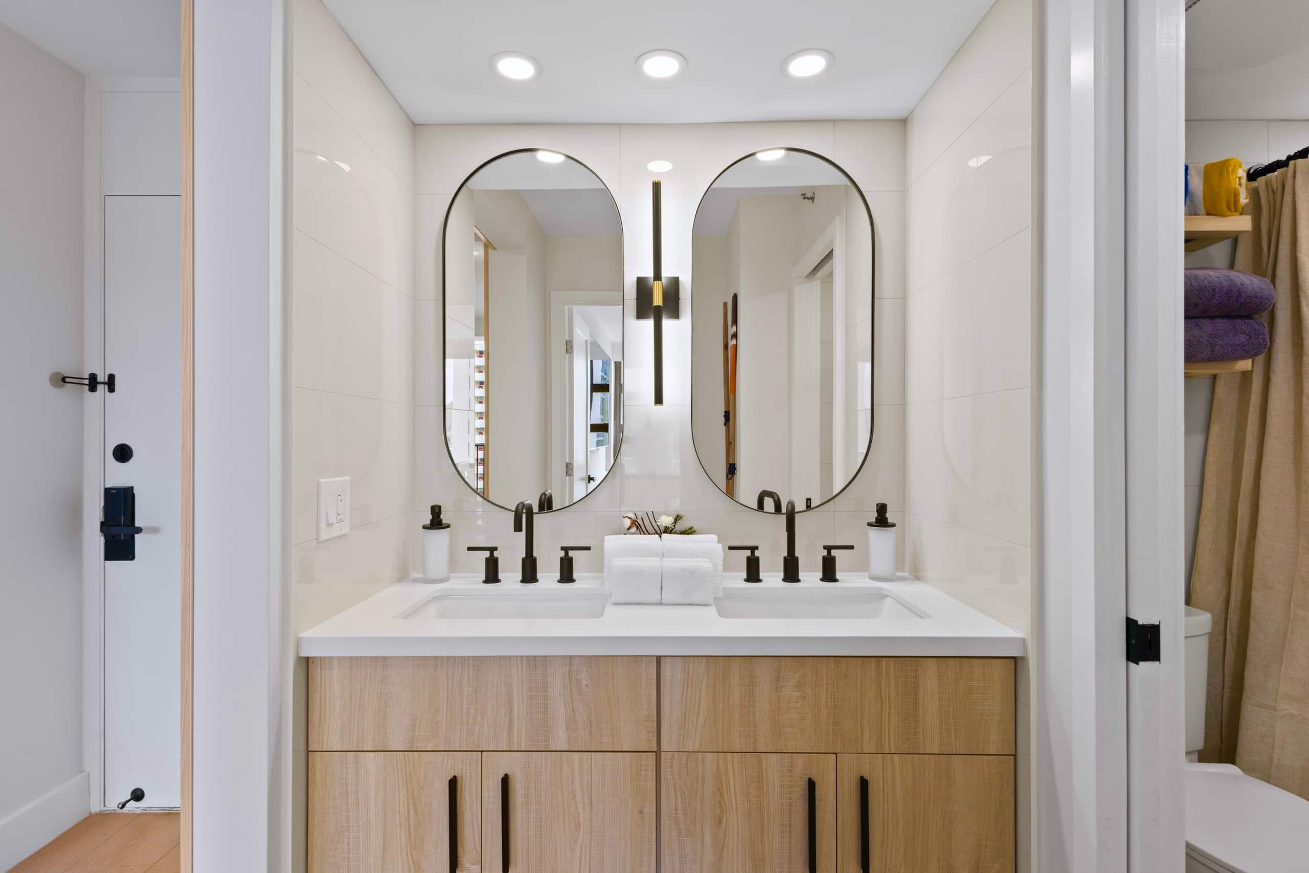 16FL-Upscale Chic Waikiki Banyan 1BR-Free Parking - Image 32
