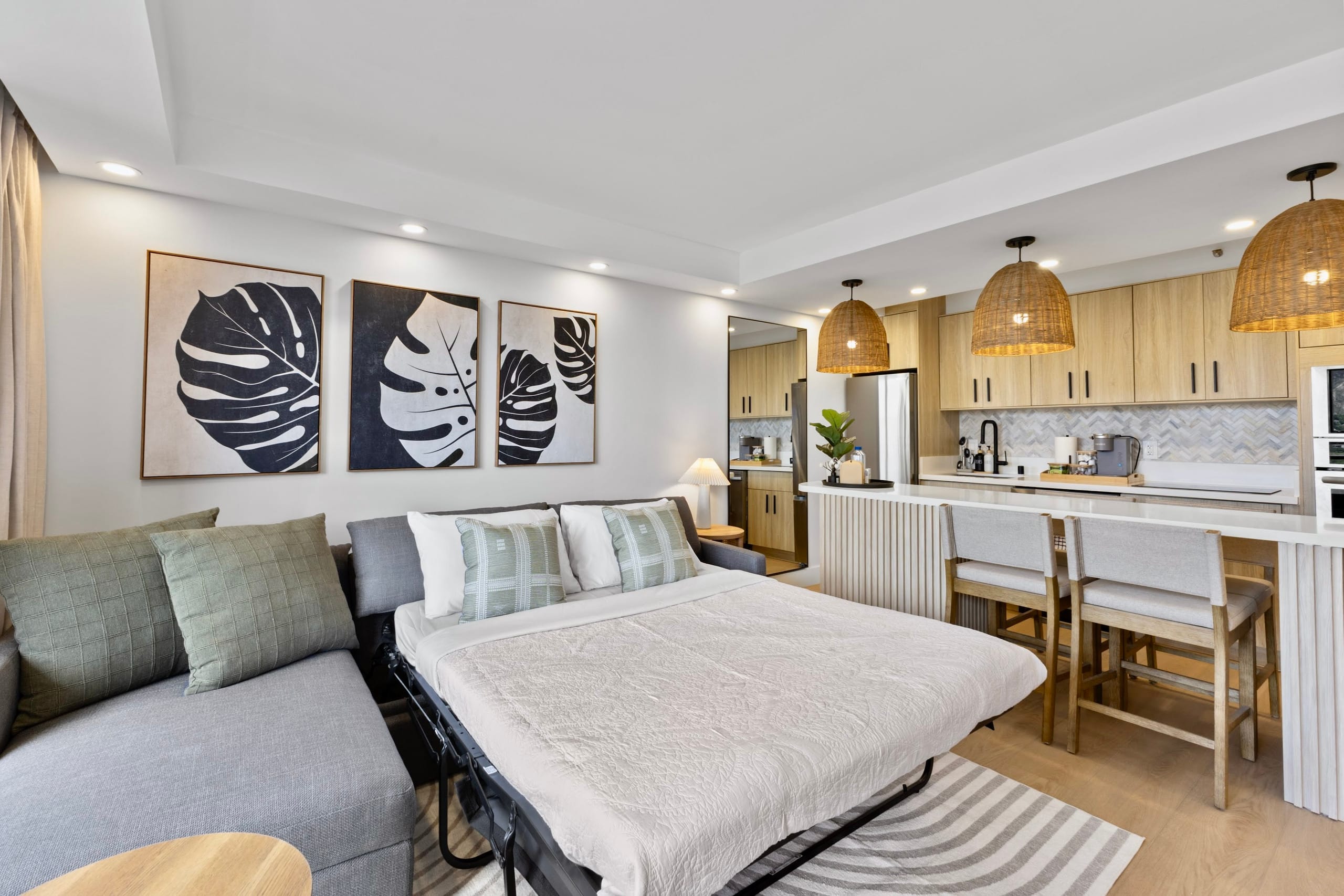 16FL-Upscale Chic Waikiki Banyan 1BR-Free Parking - Image 14