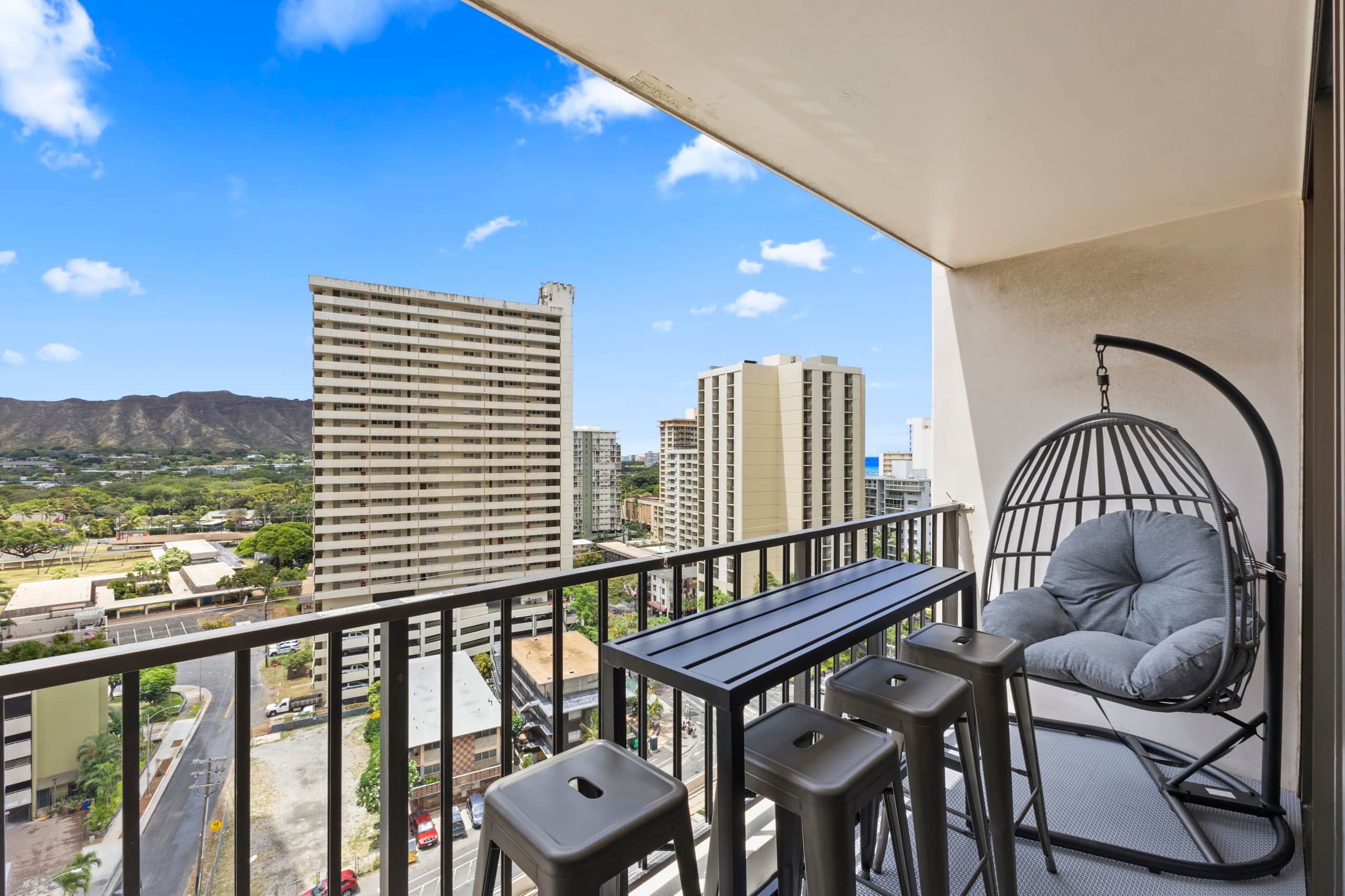 16FL-Upscale Chic Waikiki Banyan 1BR-Free Parking - Image 44