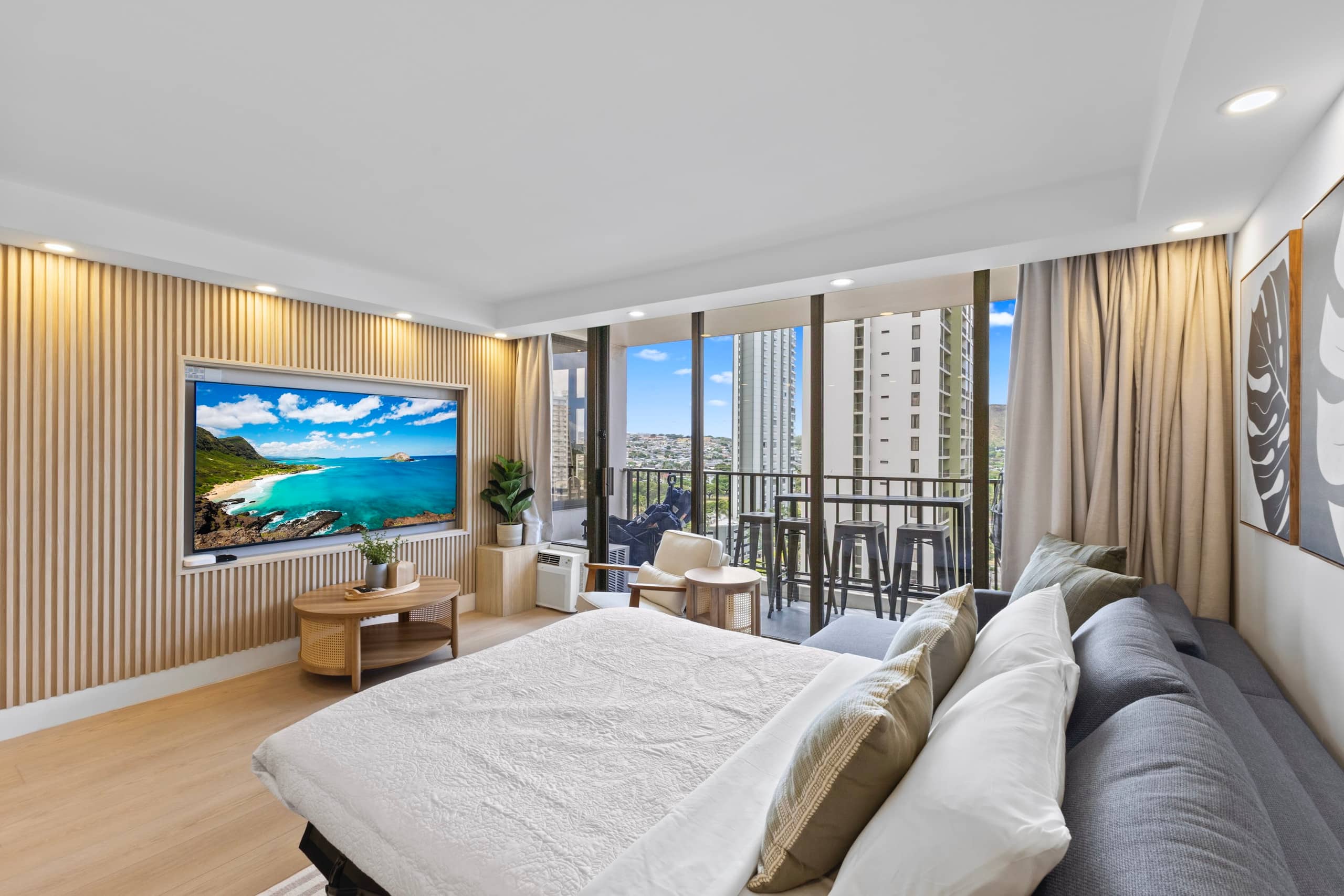16FL-Upscale Chic Waikiki Banyan 1BR-Free Parking - Image 13