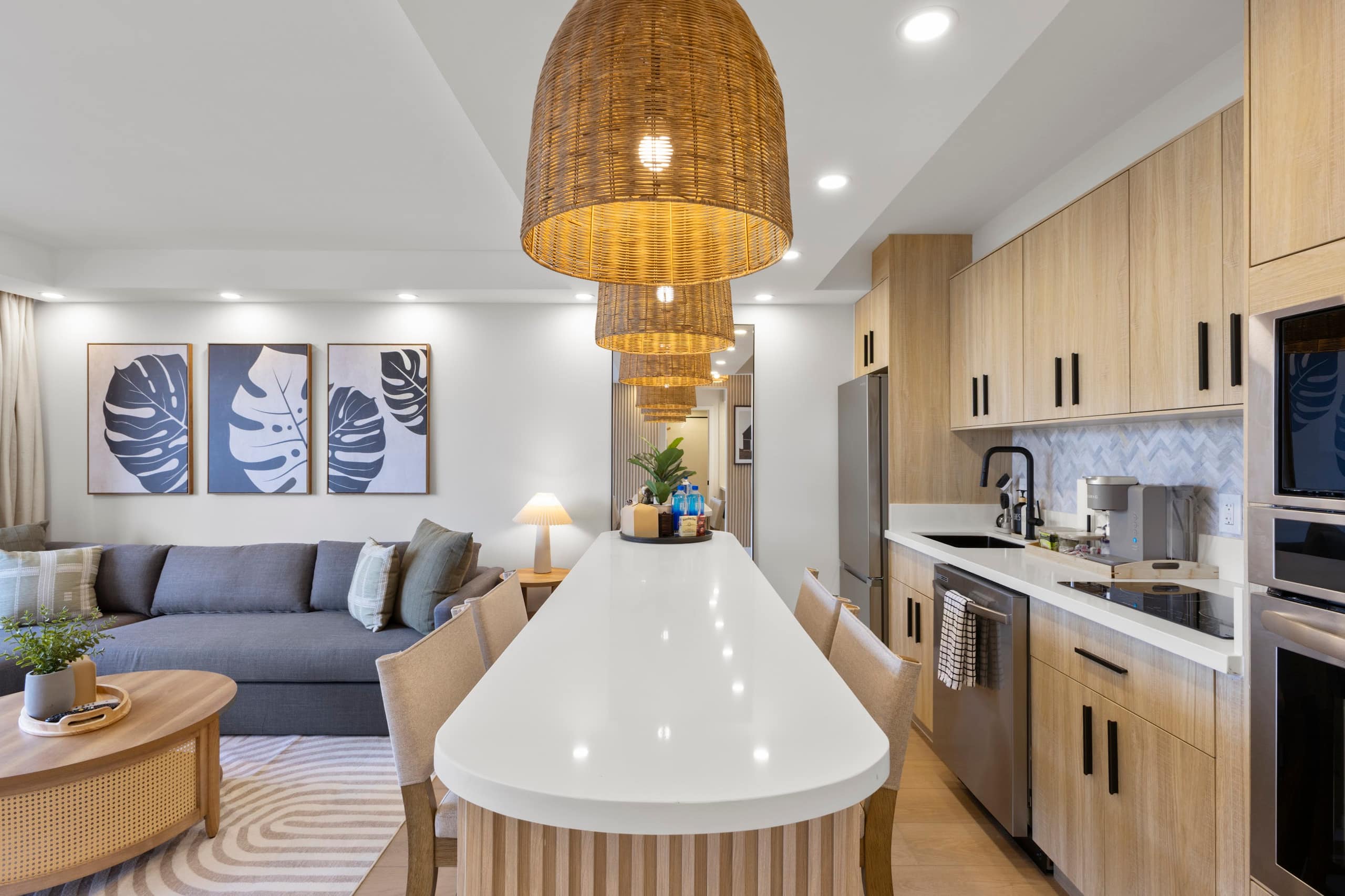 16FL-Upscale Chic Waikiki Banyan 1BR-Free Parking - Image 16