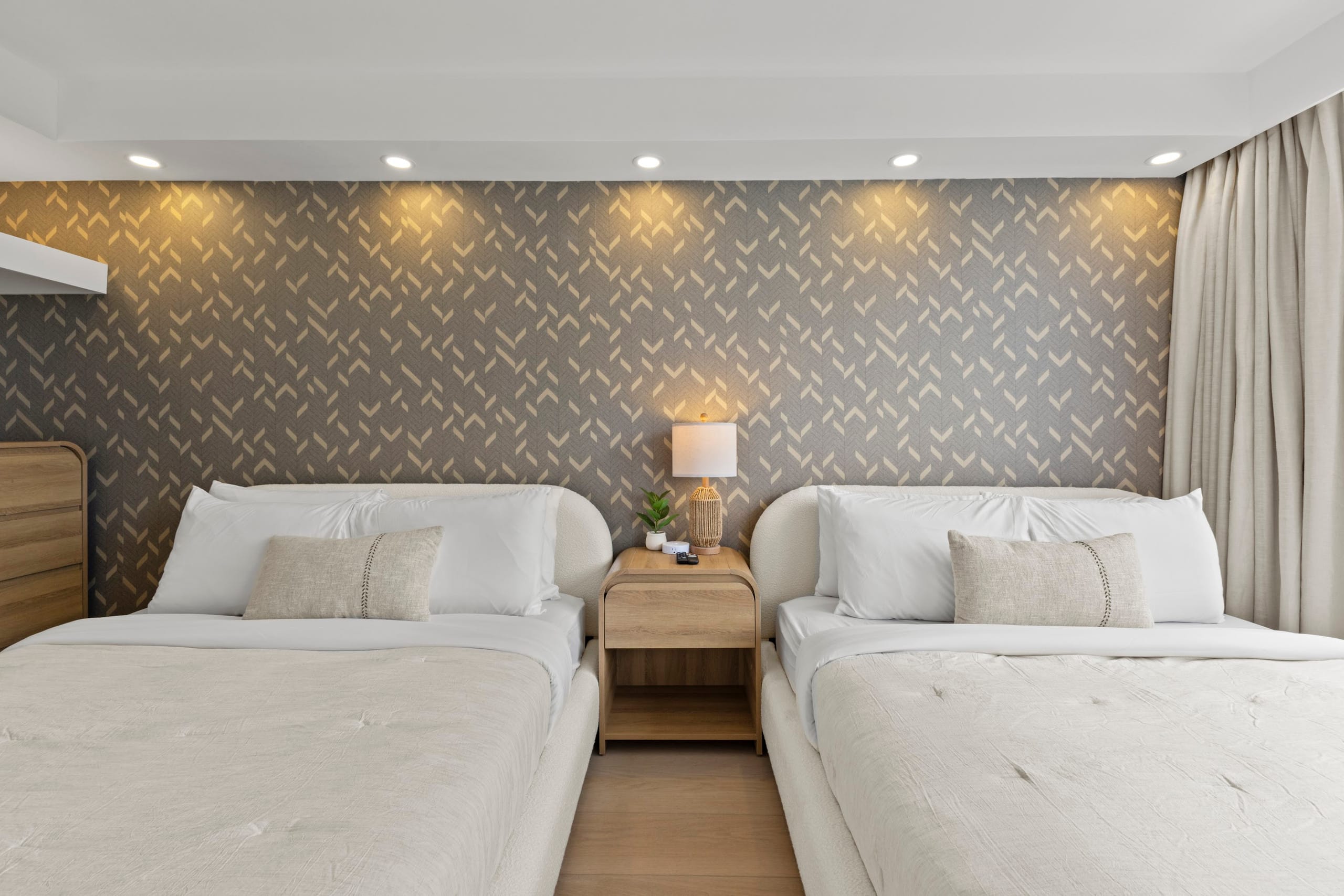 16FL-Upscale Chic Waikiki Banyan 1BR-Free Parking - Image 28