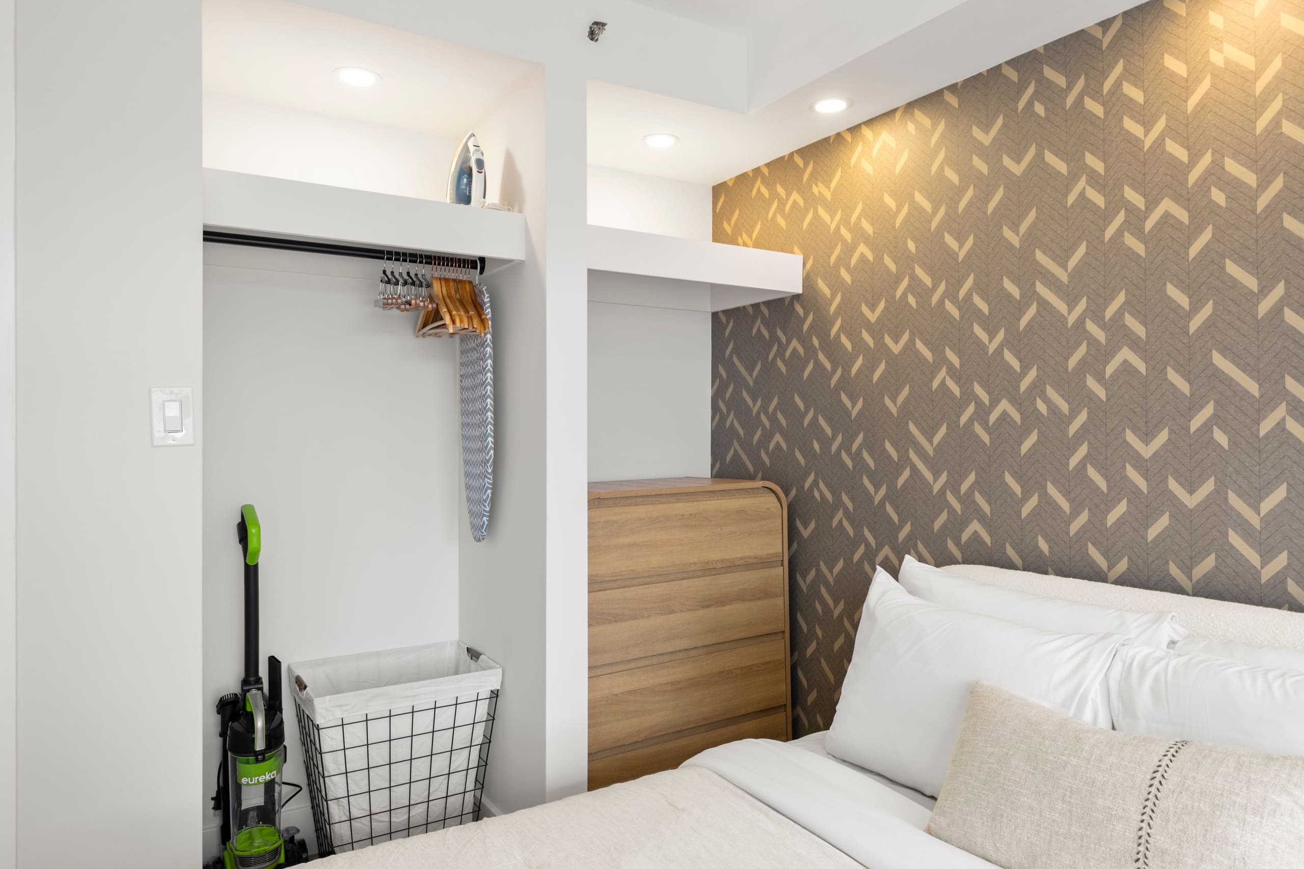 16FL-Upscale Chic Waikiki Banyan 1BR-Free Parking - Image 29
