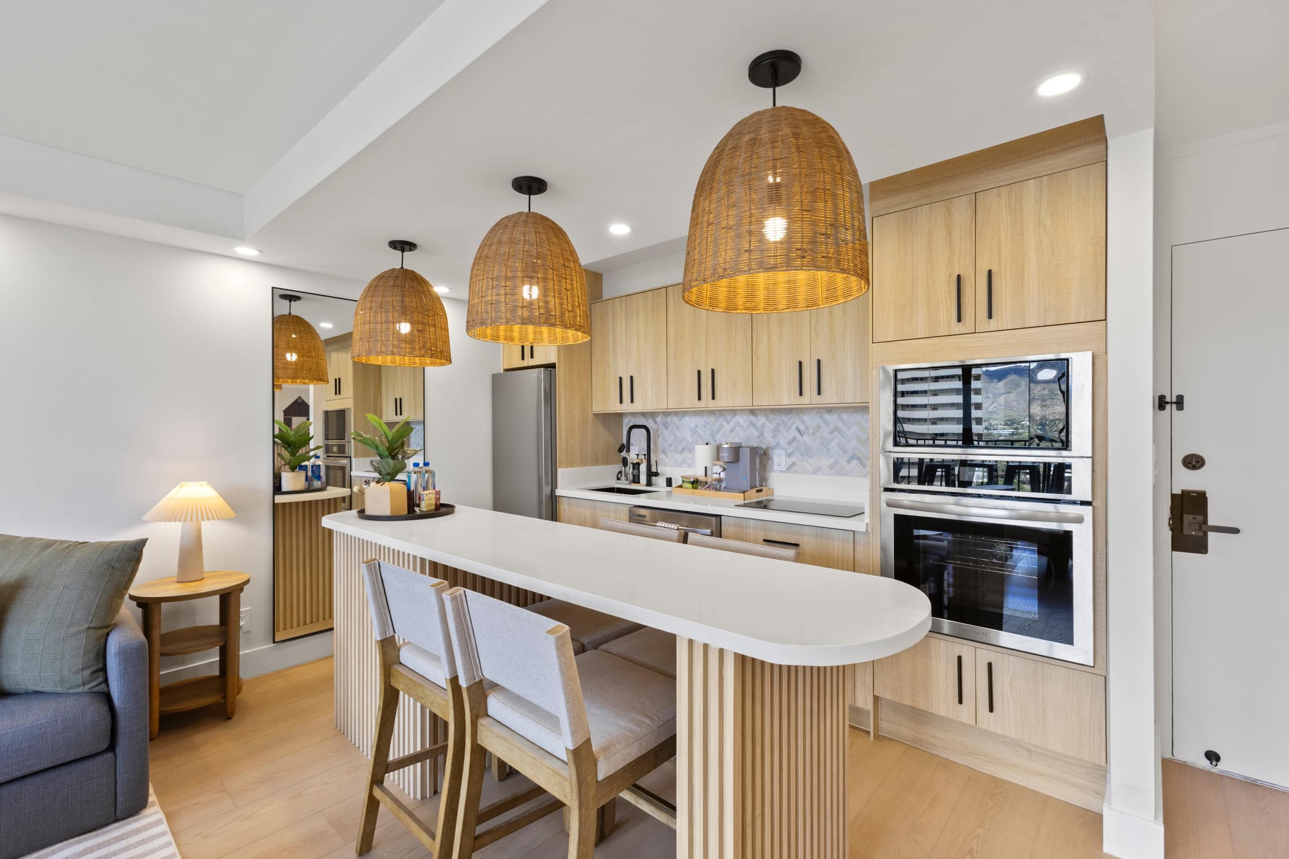 16FL-Upscale Chic Waikiki Banyan 1BR-Free Parking - Image 19