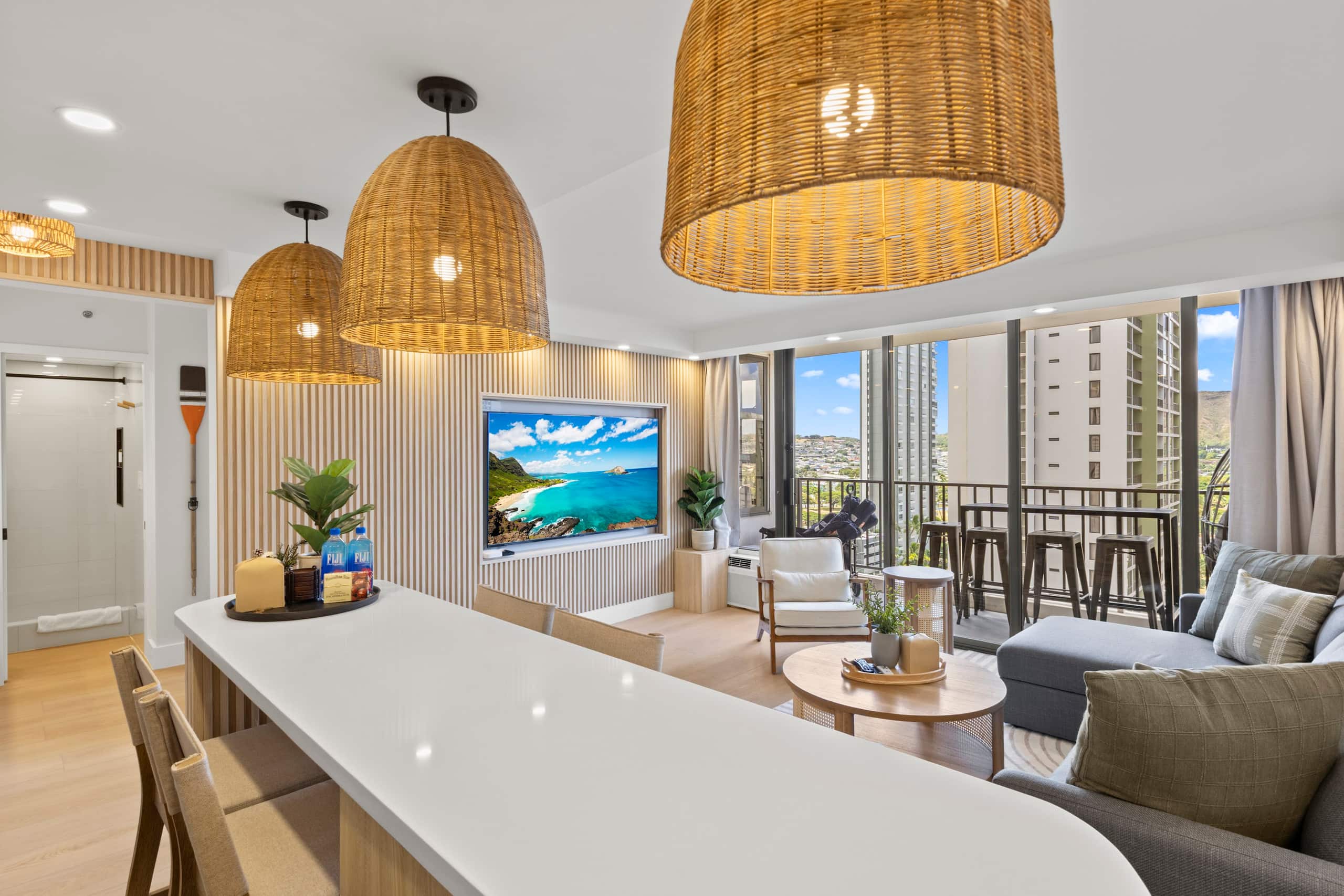 16FL-Upscale Chic Waikiki Banyan 1BR-Free Parking - Image 6
