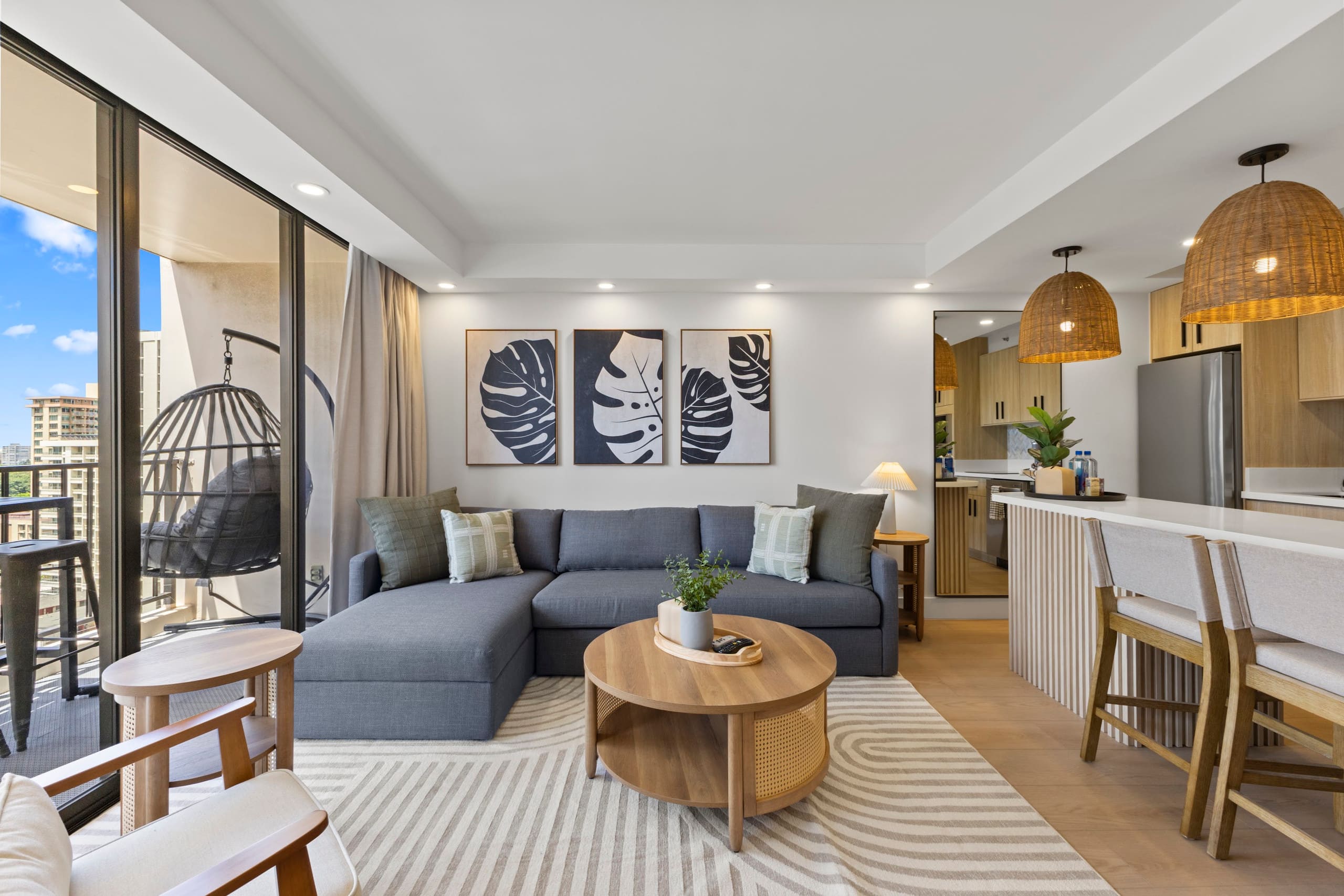16FL-Upscale Chic Waikiki Banyan 1BR-Free Parking - Image 10