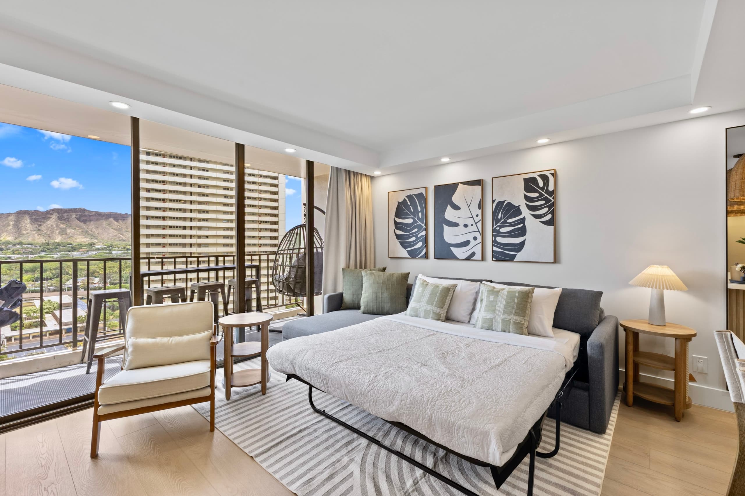 16FL-Upscale Chic Waikiki Banyan 1BR-Free Parking - Image 12