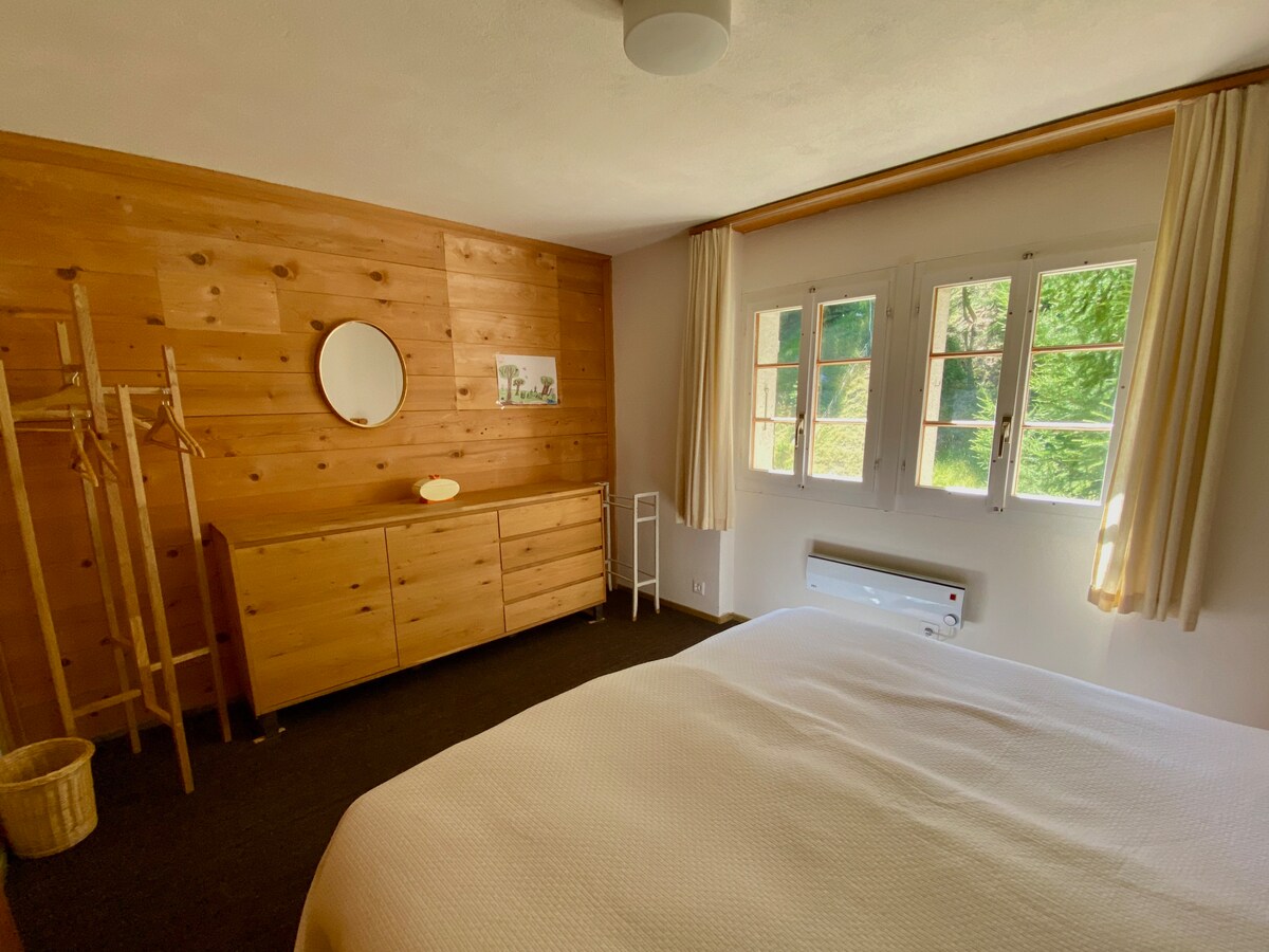 ห้องนอน 3 พร้อมเตียงคู่ขนาดใหญ่