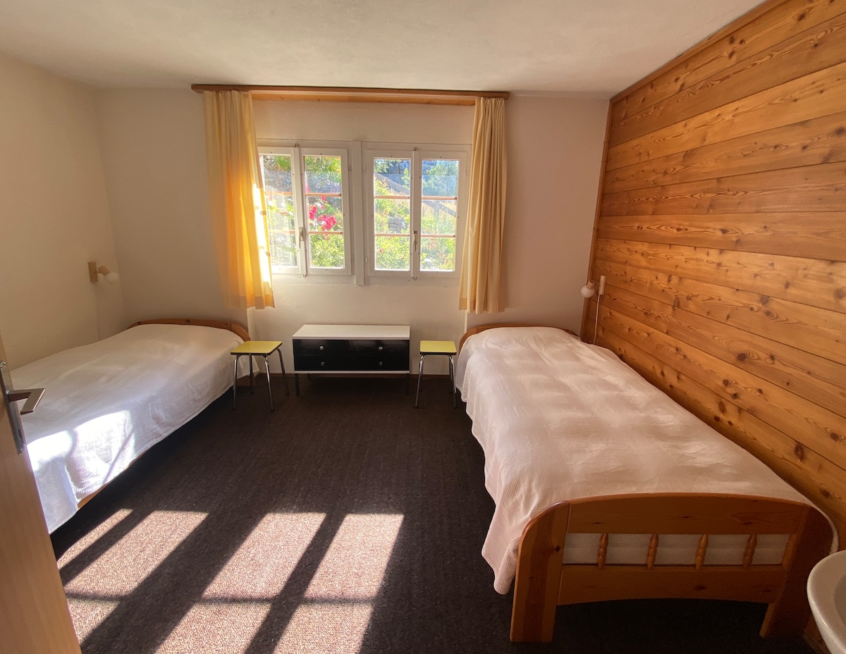 ห้องนอน 2 พร้อมเตียงเดี่ยว 2 เตียง