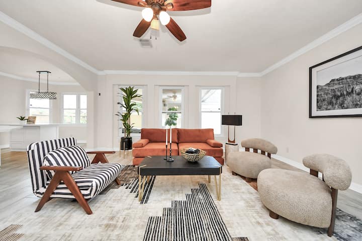 Artful Retreat/ Game Room & Pool - Missouri City, TX
