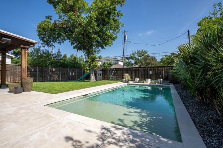 Designer Retreat w/Heated Pool gallery image 3