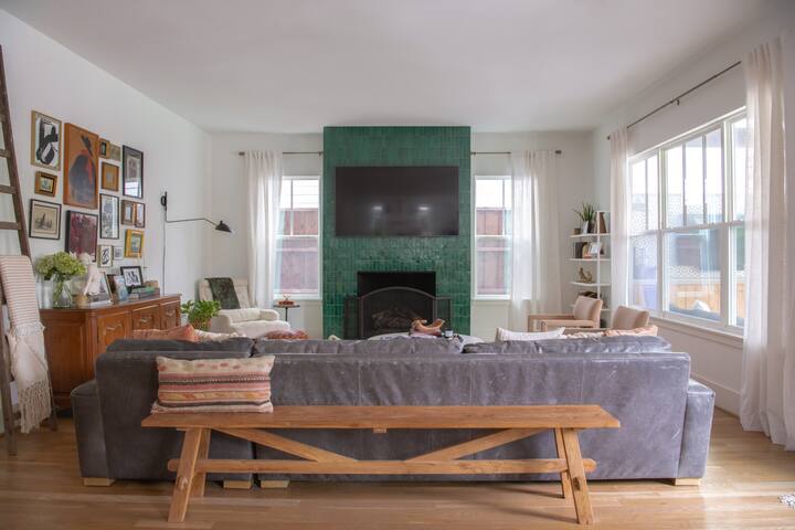 Designer Retreat w/Heated Pool gallery image 5