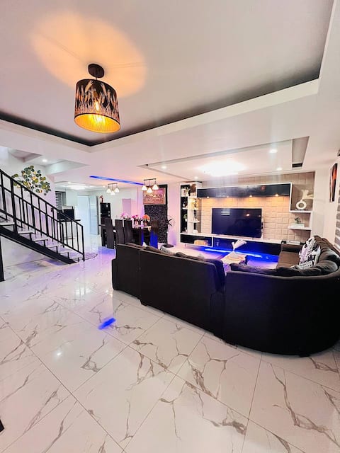 5BR Pool House •Karaoke-Games• Tourist Spots | 20+