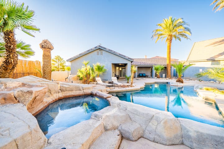 Big 11BR | Pool + Hoops + Volley gallery image 2