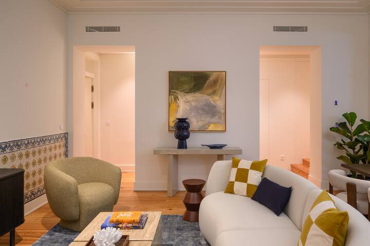 Elegant Alfama Stay / 3 bedrooms & 3 bathrooms gallery image 4