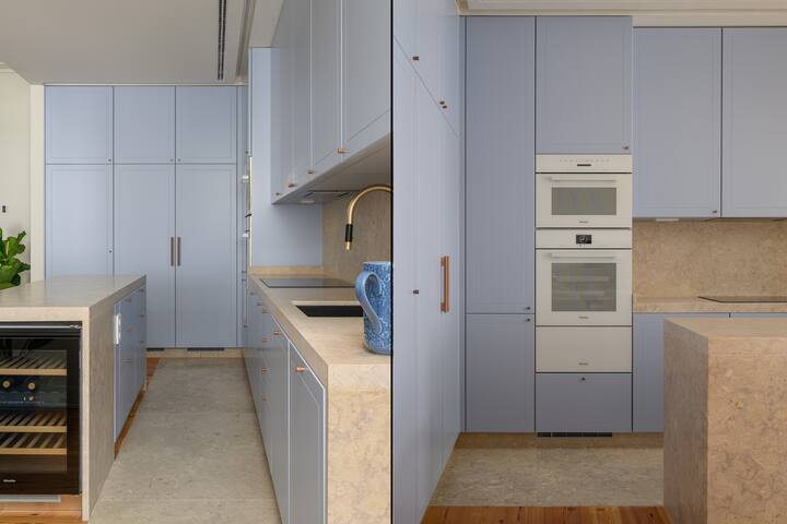 Elegant Alfama Stay / 3 bedrooms & 3 bathrooms gallery image 2