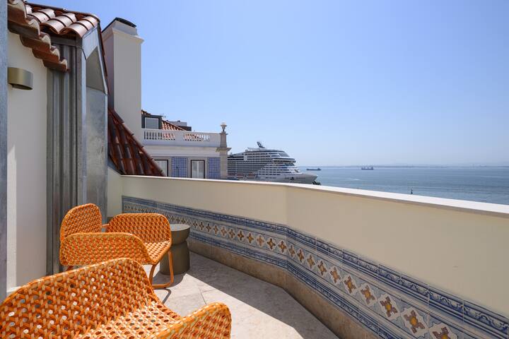 Premium Apartment Alfama/4 bedrooms & 4 bathrooms gallery image 2