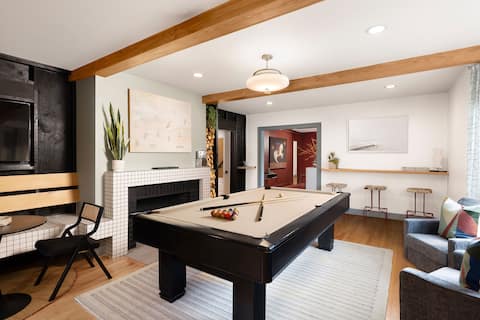 Downtown Group Retreat · 23 Guests · Hot Tub+Sauna