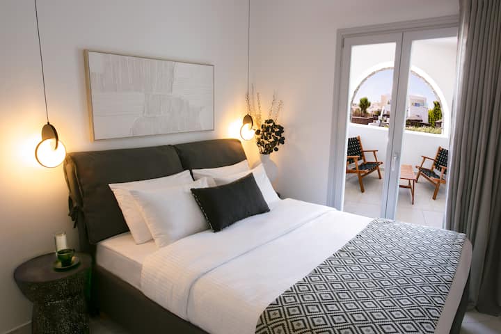 Beautiful 2-bedroom-apartment (Pool & Jacuzzi) - Santorini