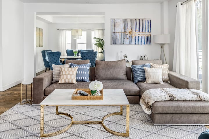 NEW California Dream Pool Villa & Iconic Location gallery image 2