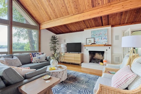 Top Airbnb: Birch and Beam | A-Frame Lakefront Cottage + Dock in Mooresville