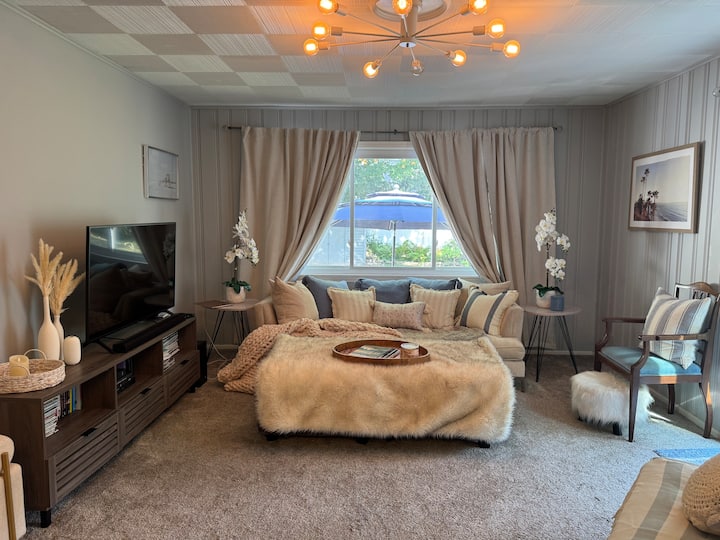 Private Cozy Modern Home - 2 Bed/2 Bath - Royal Oak, MI