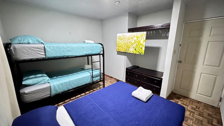Schlafzimmer 1