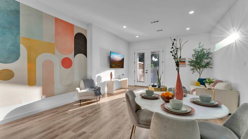 Luxe 6BR Game & Spa Retreat + 2 HotTubs,Gym,Arcade gallery image 4