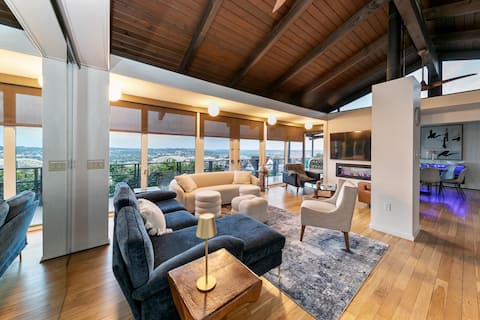 Top Airbnb: Mt. Adams Lookout | Best City View | Parking in Mt. Adams