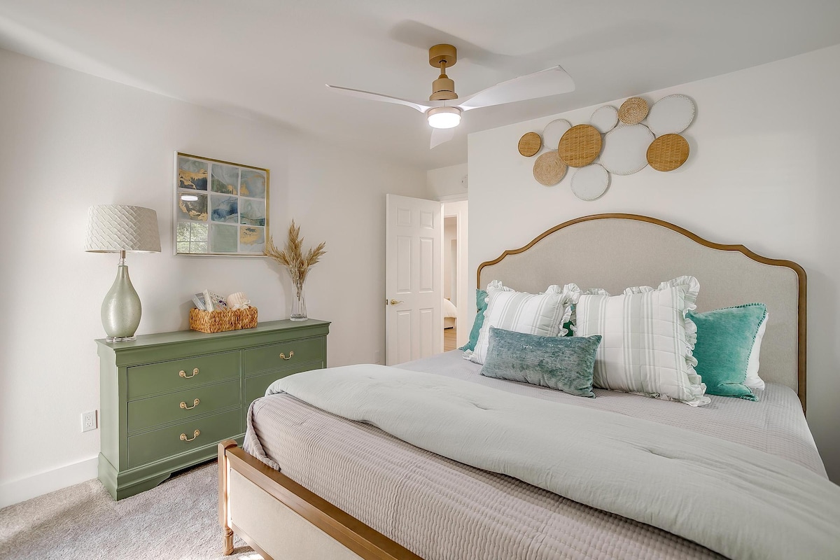 这间加大双人床房非常适合情侣或独行旅客入住。

