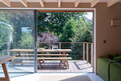 Architect Treehouse · Porthtowan Beach · Sleeps 12