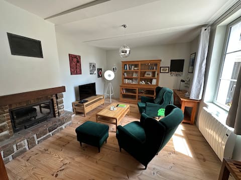 Propriété Airbnb réussie: Typical Morvandelle House 4 Bedrooms with garden/yard. à Nièvre
