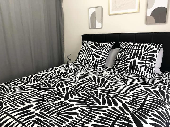 Lit Queen Size et grand dressing